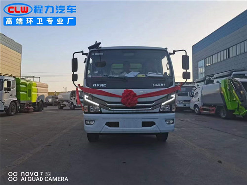 國六東風(fēng)大多利卡掃路車，水箱2.5m3 垃圾箱5m3