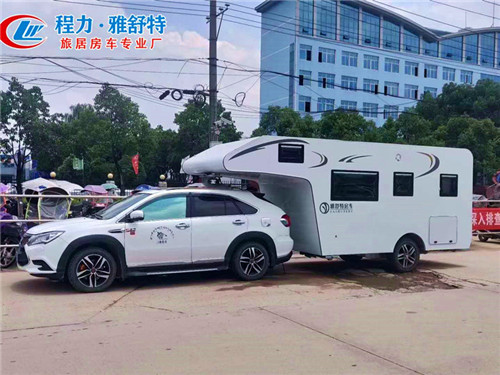 背馱式拖掛房車(chē)圖片