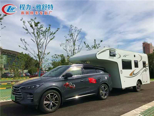 背馱式拖掛房車(chē)圖片