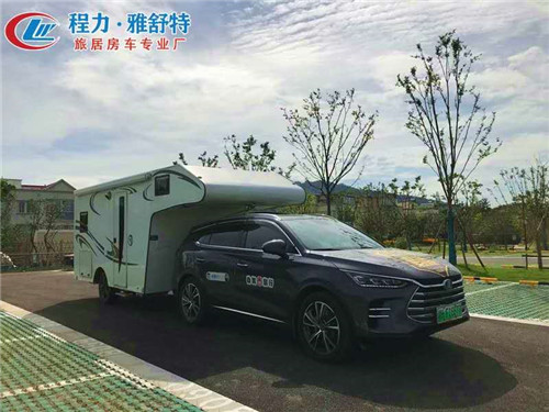 背馱式拖掛房車(chē)圖片