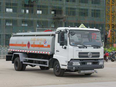 東風(fēng)天錦10噸運(yùn)油車