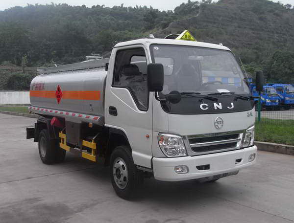 南駿3-6噸加油車(chē)