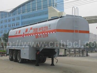 程力威牌CLW9408GRY型易燃液體罐式運(yùn)輸半掛車