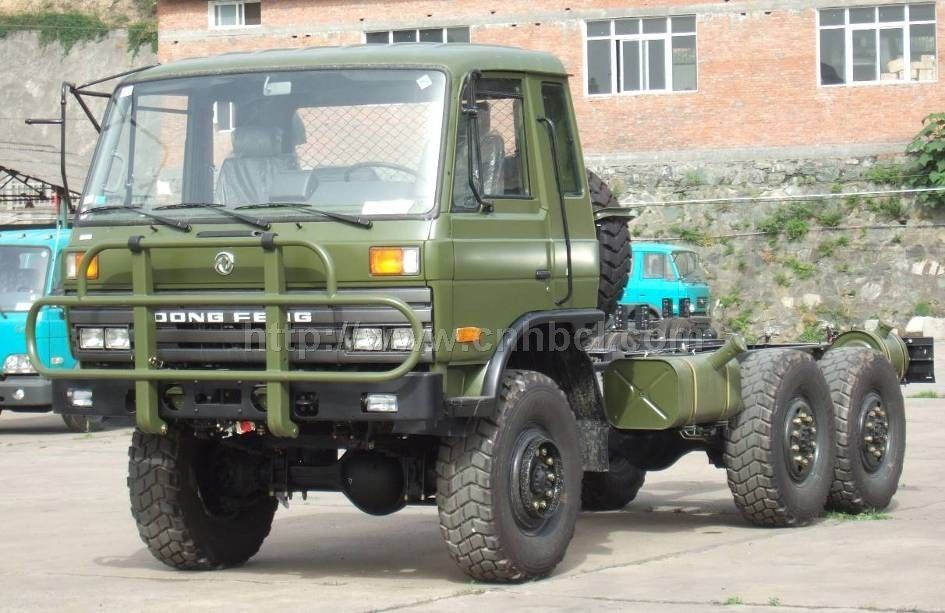 東風EQ2102G 6×6越野車