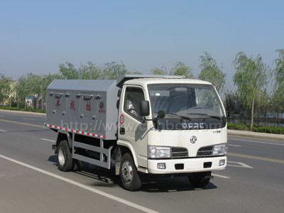 東風小霸王密封式垃圾車